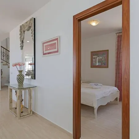 Villa Athena With Private Heated Pool And Sea Views Costa Adeje (Tenerife)