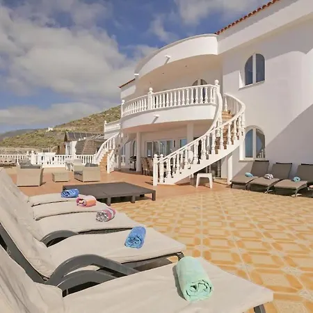 Villa Athena With Private Heated Pool And Sea Views *