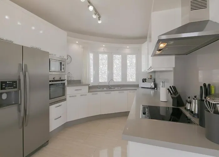 Villa Athena With Private Heated Pool And Sea Views