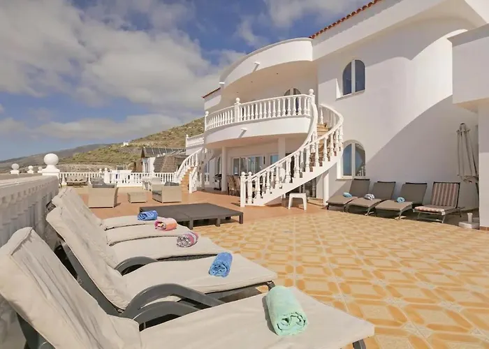 Villa Athena With Private Heated Pool And Sea Views *
