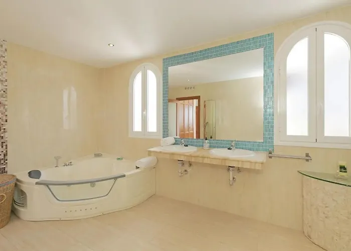 Villa Athena With Private Heated Pool And Sea Views *