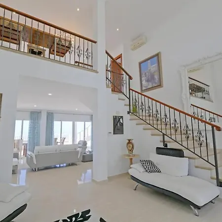 Athena With Private Heated Pool And Sea Views فيلة